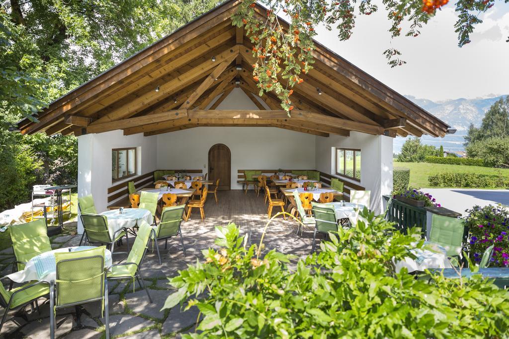 Isserwirt Sistrans Buitenkant foto