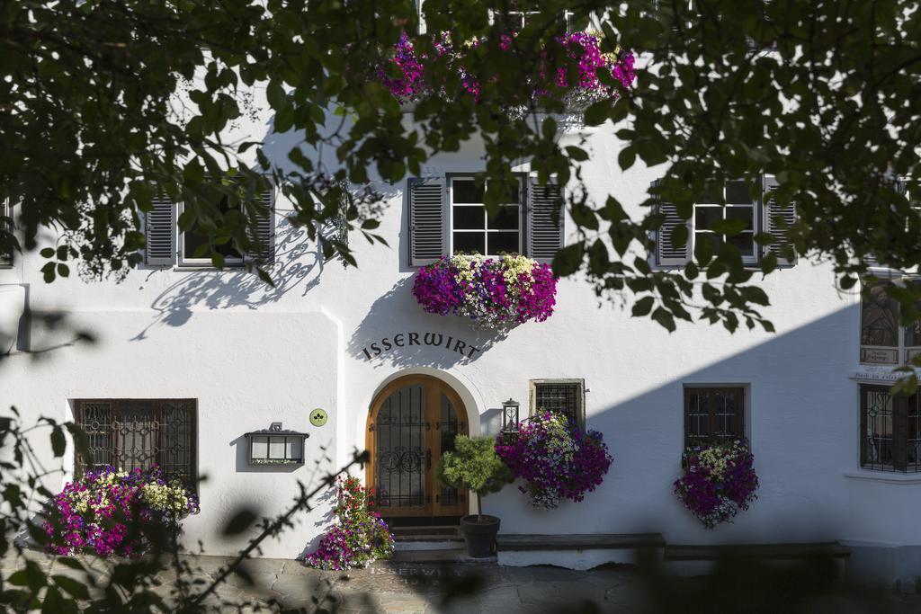 Isserwirt Sistrans Buitenkant foto